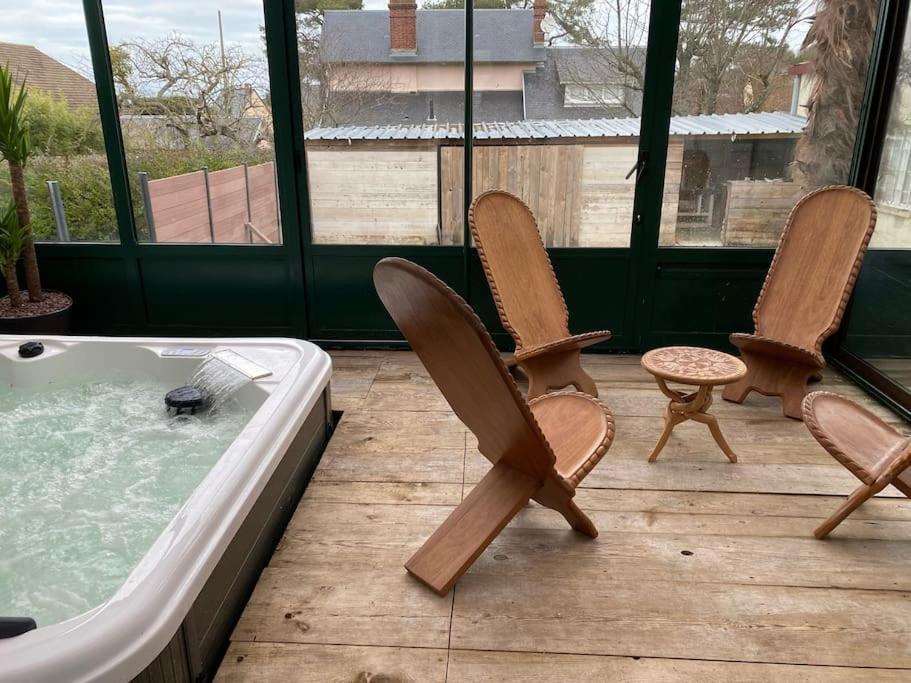 Maison Confortable Pour 10 Personnes Avec Jacuzzi Houlgate Buitenkant foto